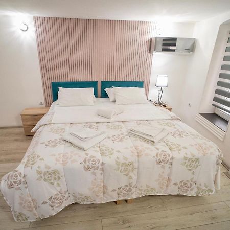 Apartmani Aleksandra U Centru Grada Kragujevac Exterior foto
