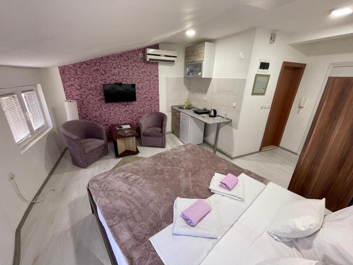 Apartmani Aleksandra U Centru Grada Kragujevac Exterior foto