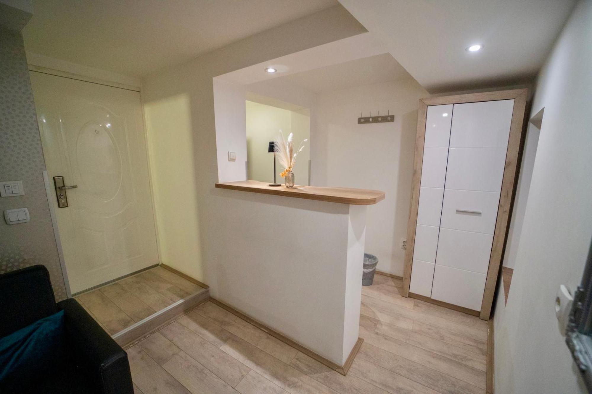 Apartmani Aleksandra U Centru Grada Kragujevac Exterior foto