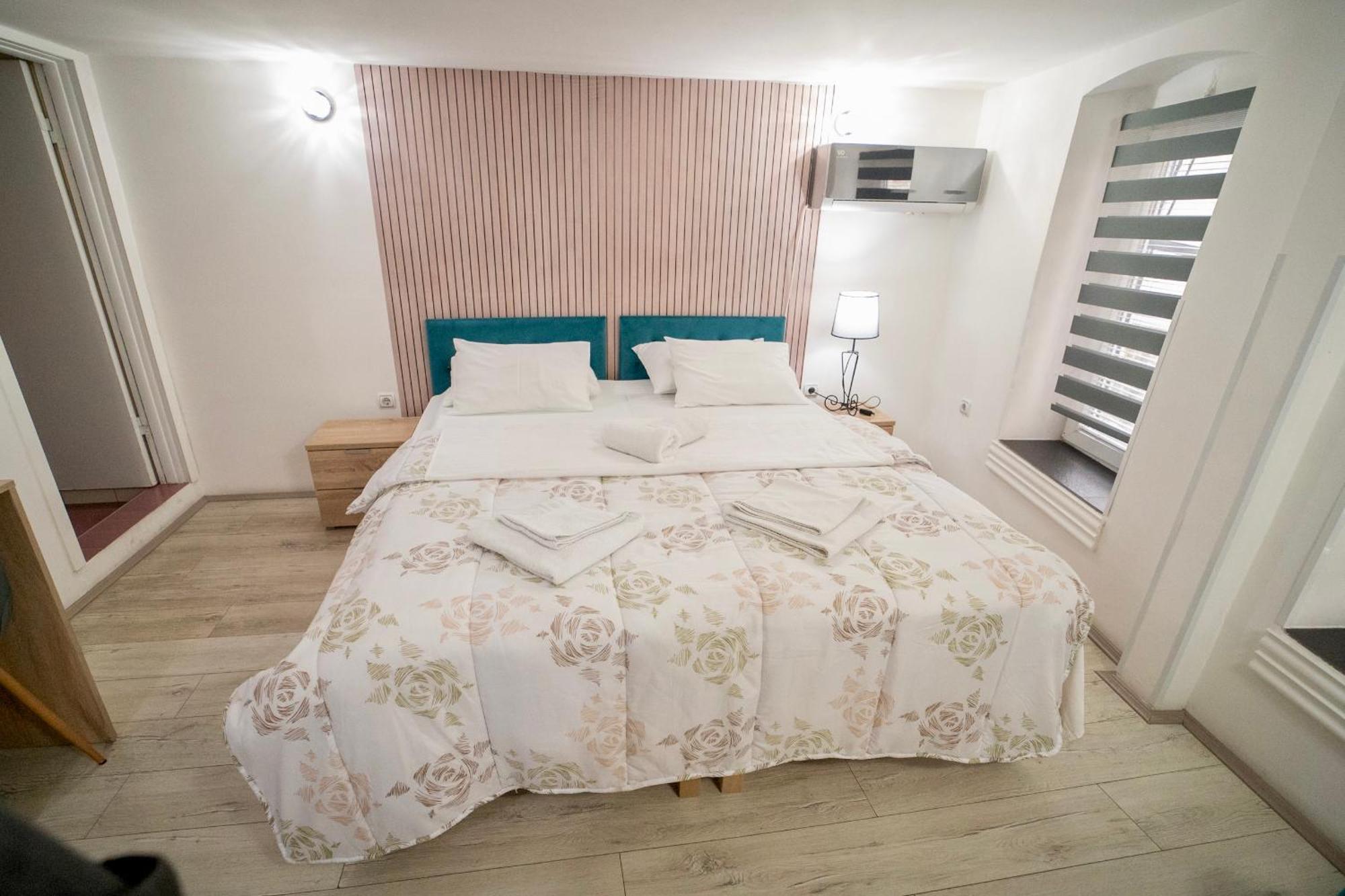 Apartmani Aleksandra U Centru Grada Kragujevac Exterior foto