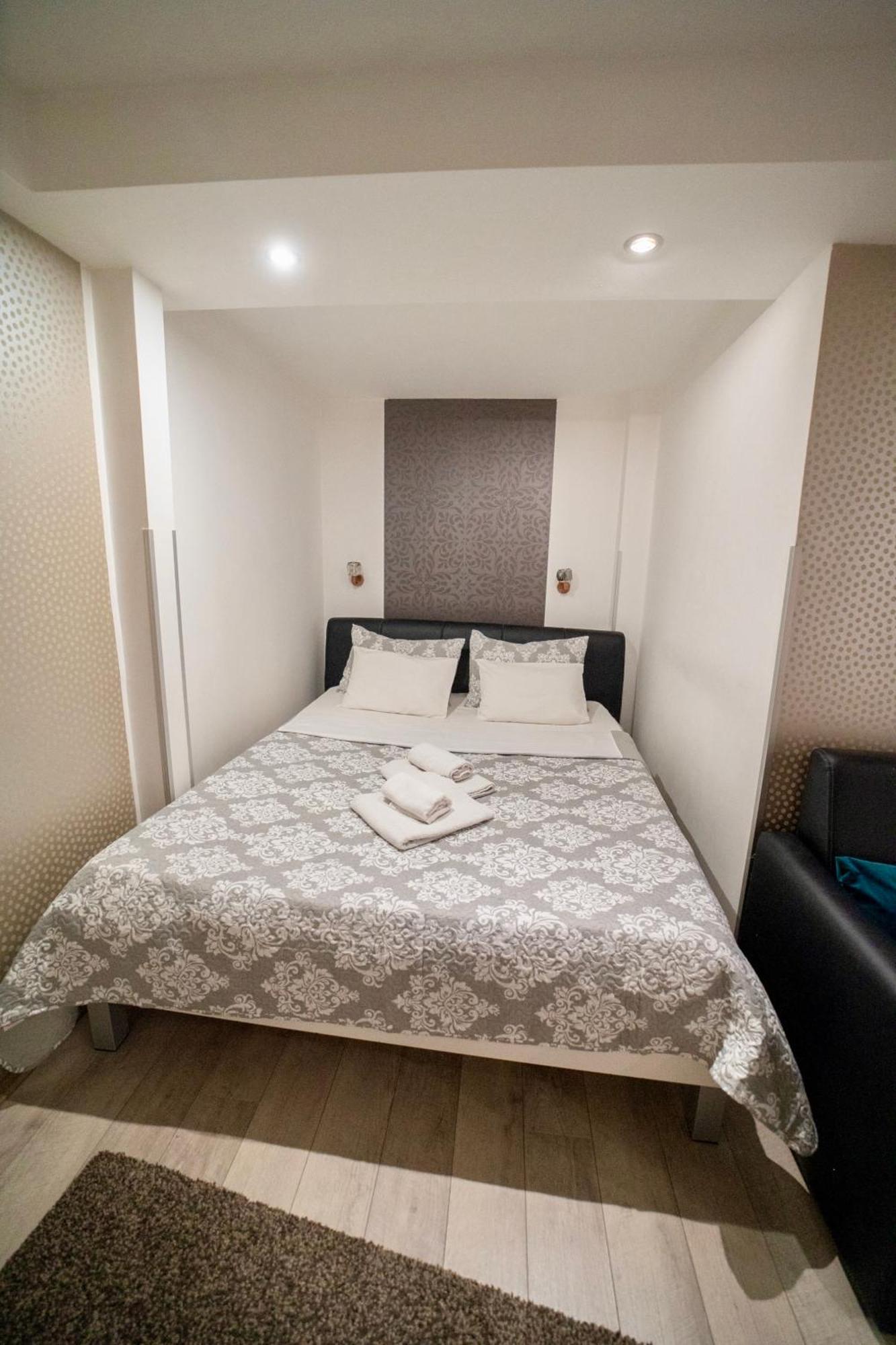 Apartmani Aleksandra U Centru Grada Kragujevac Exterior foto