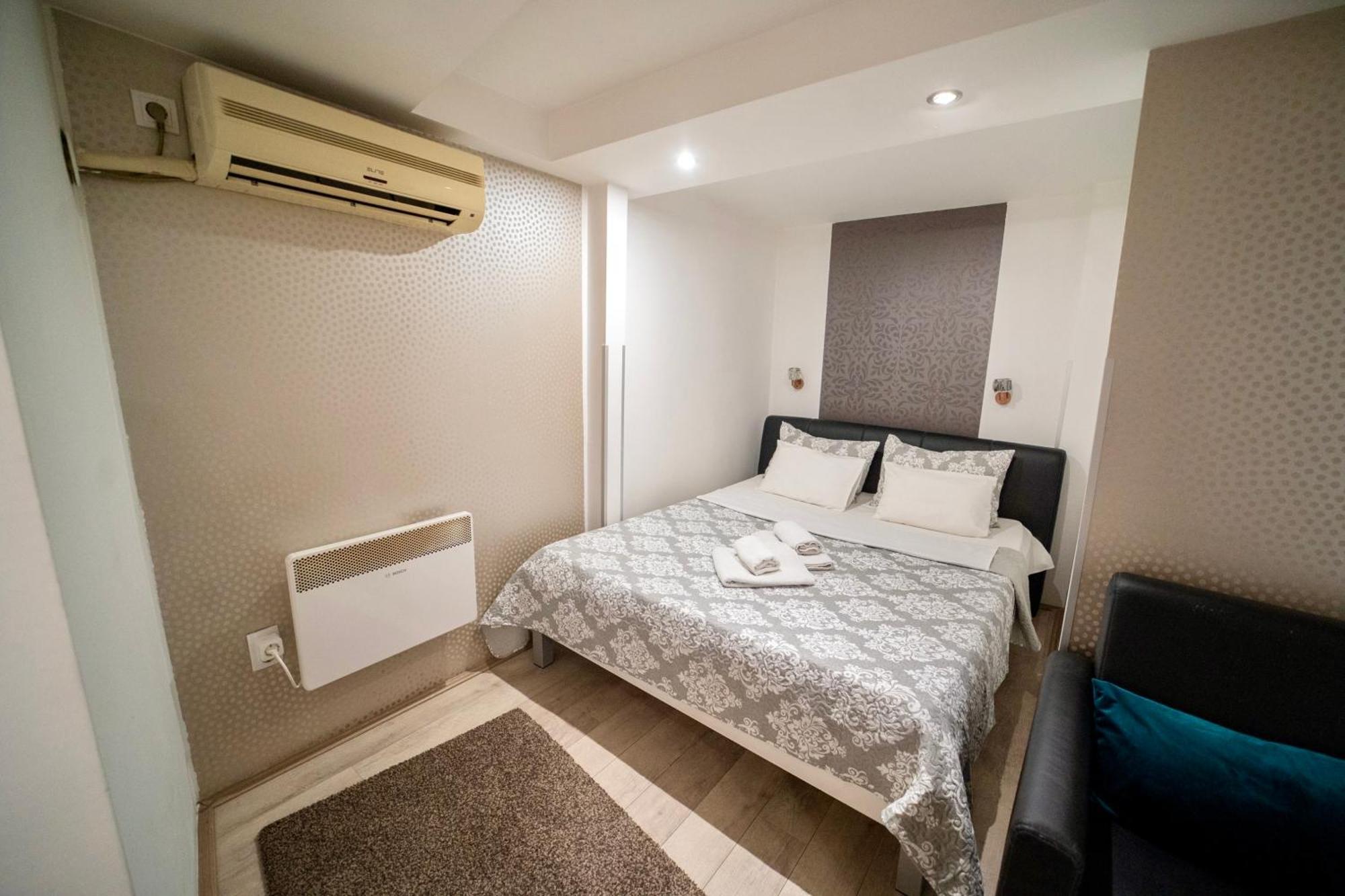 Apartmani Aleksandra U Centru Grada Kragujevac Exterior foto
